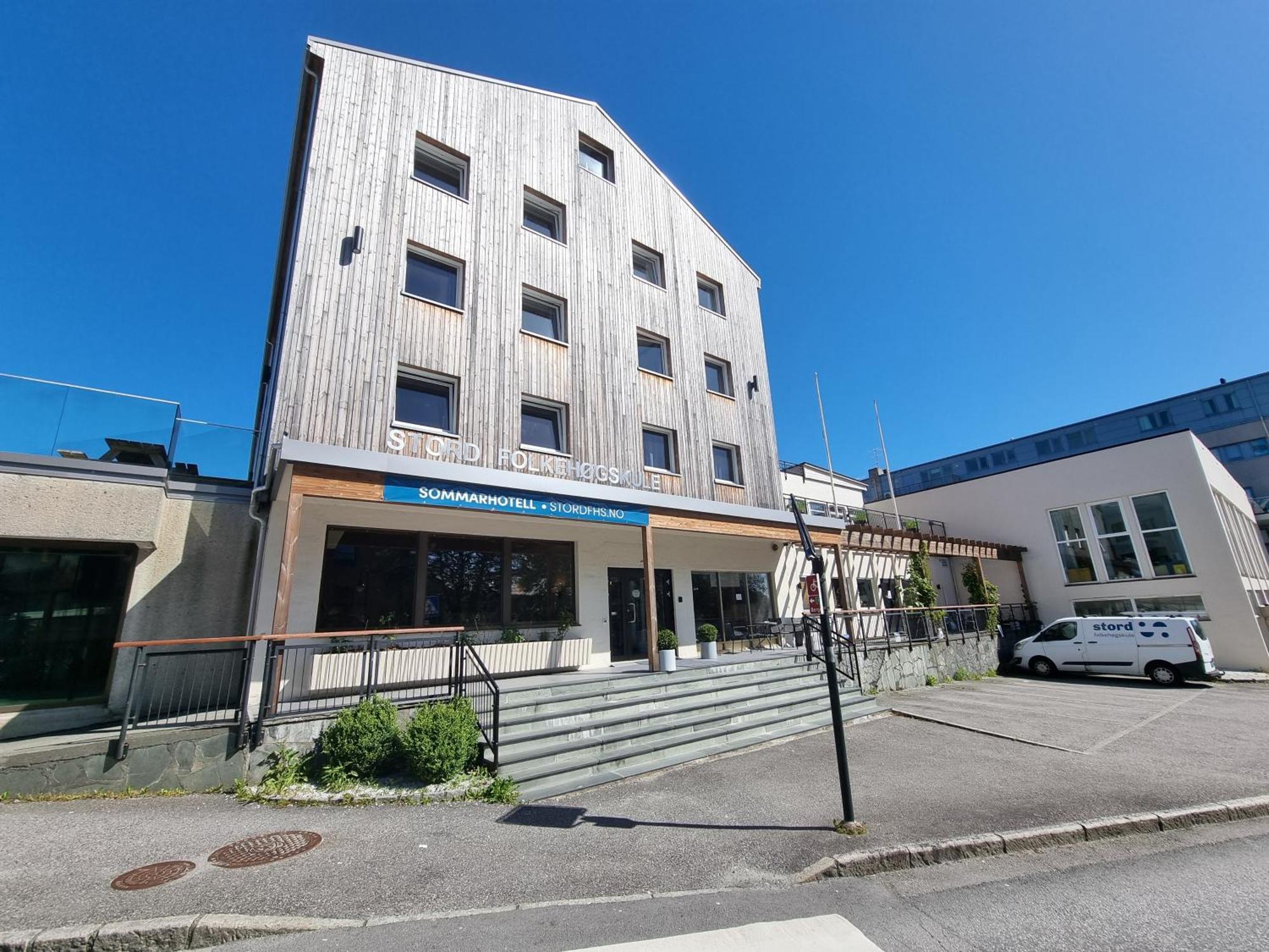 Hotel Folkehogskule Sommarhotell Leirvik *