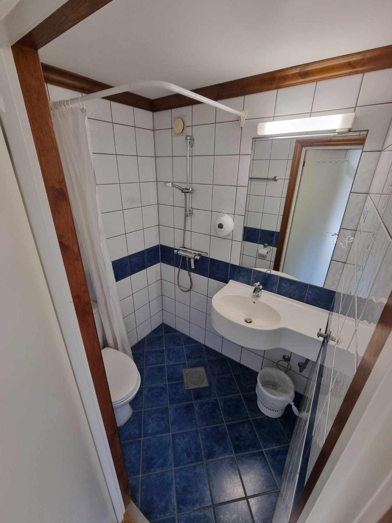 Folkehogskule Sommarhotell Leirvik *