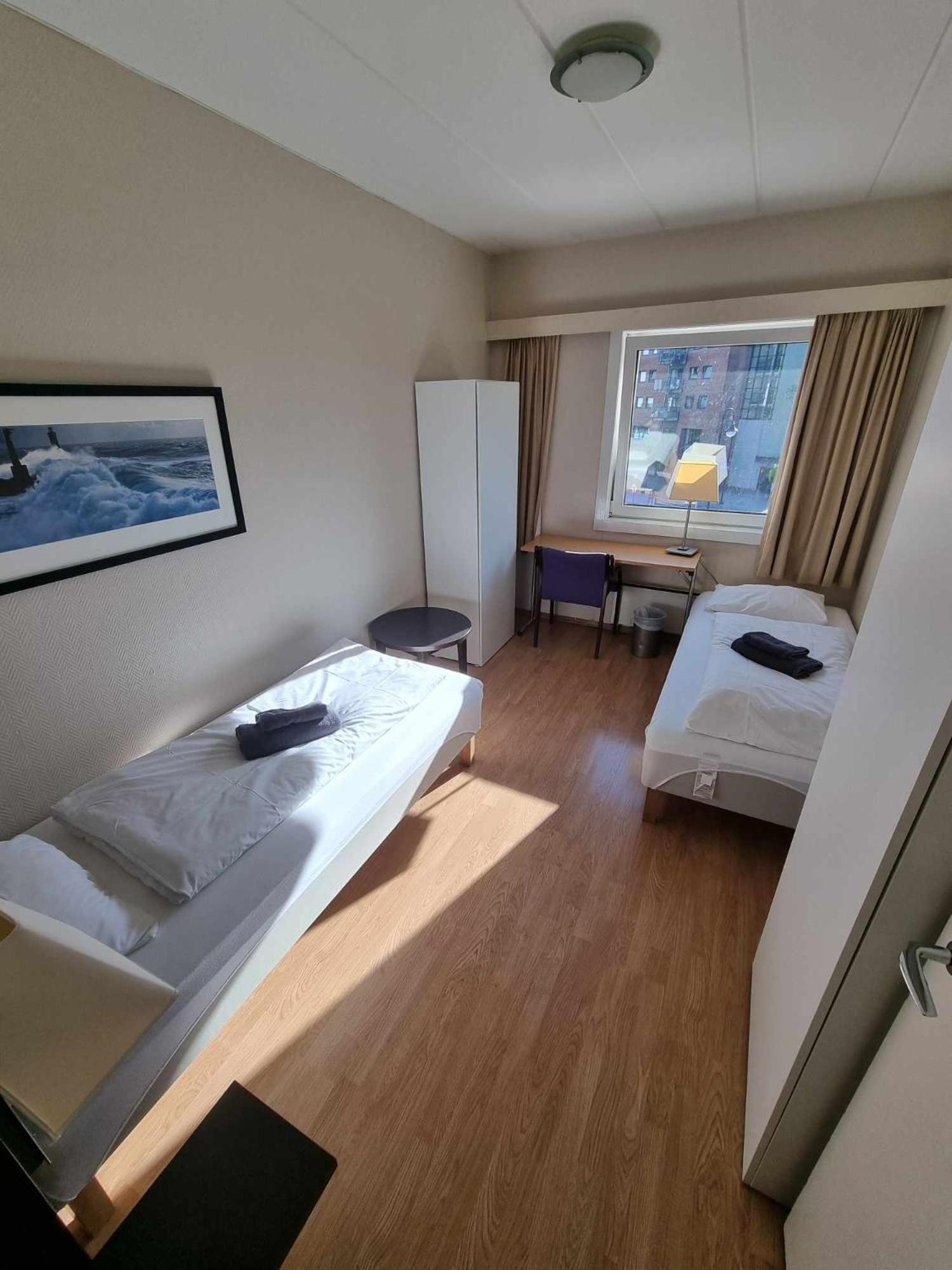 Folkehogskule Sommarhotell Leirvik Hotel Stord