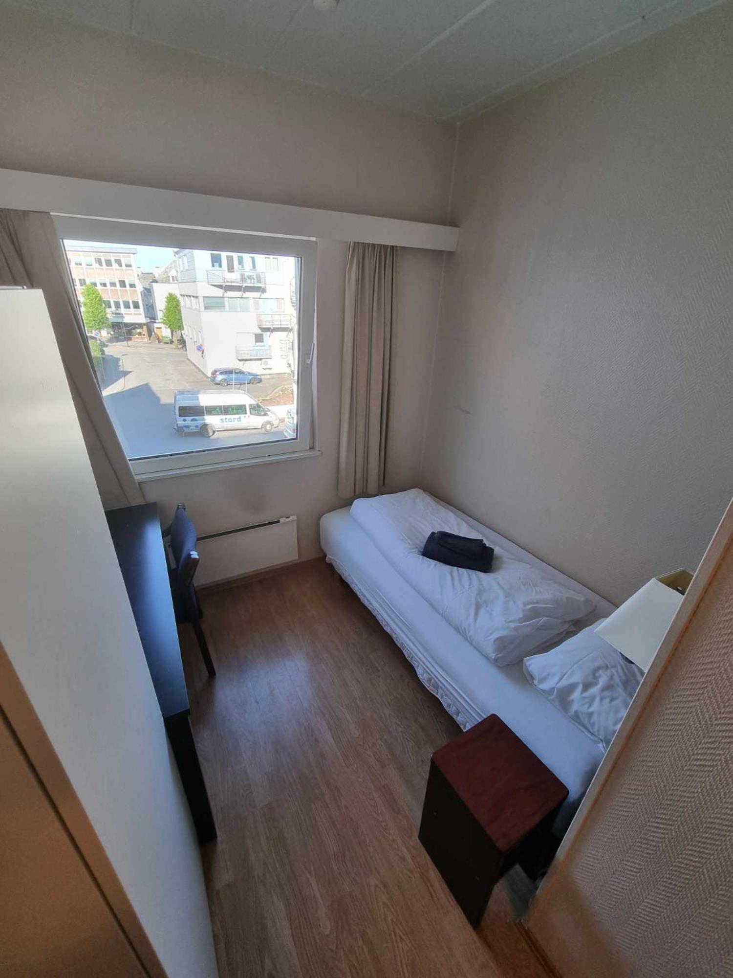 Folkehogskule Sommarhotell Leirvik Hotel