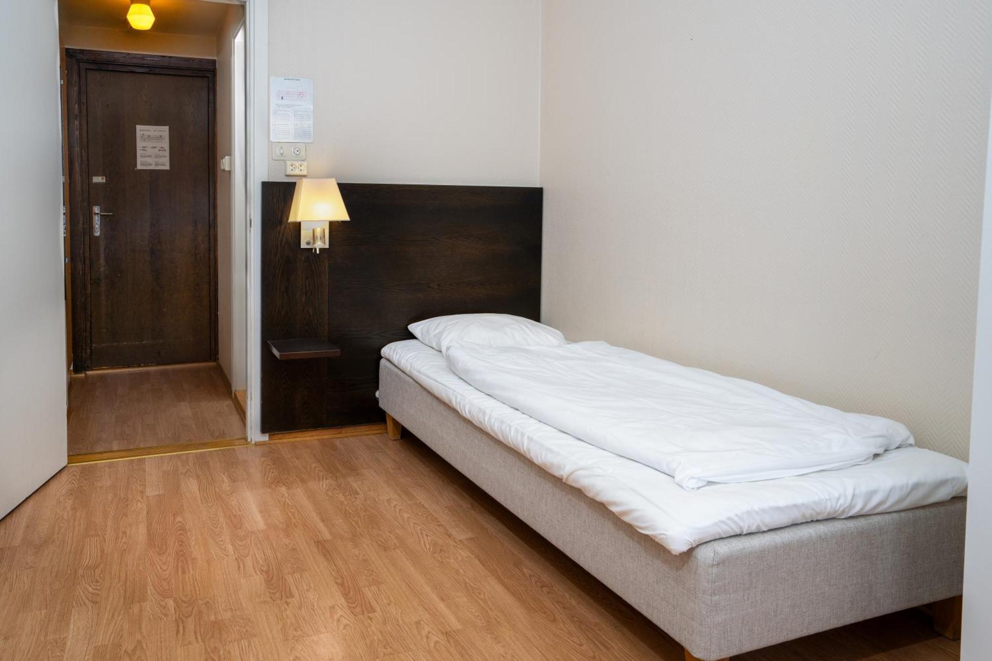 Hotel Folkehogskule Sommarhotell Leirvik *