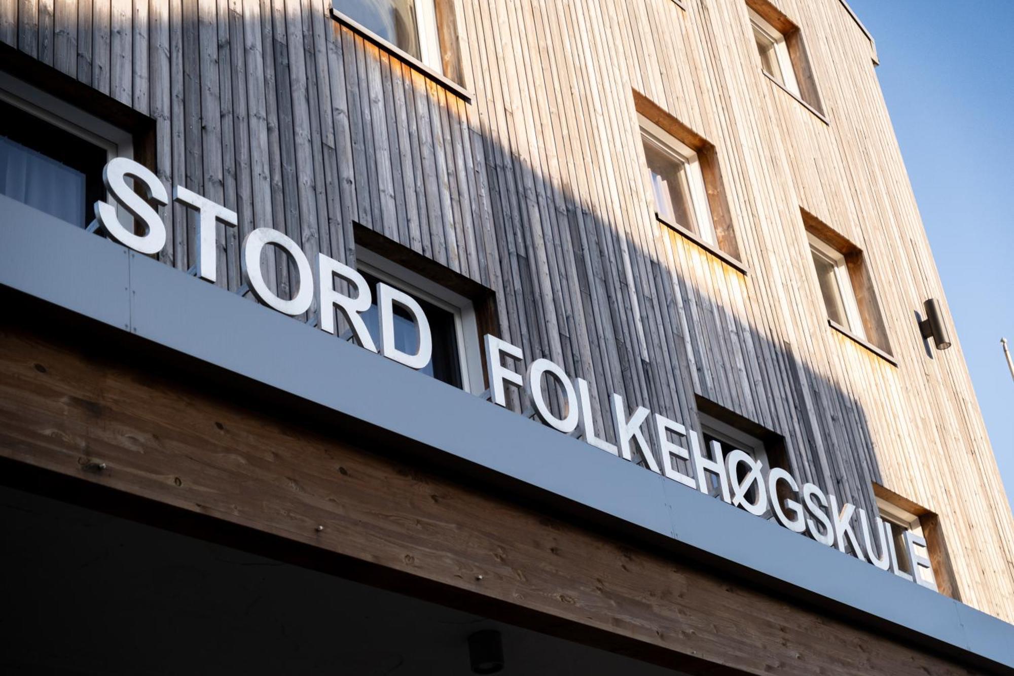 Folkehogskule Sommarhotell Leirvik Hotel